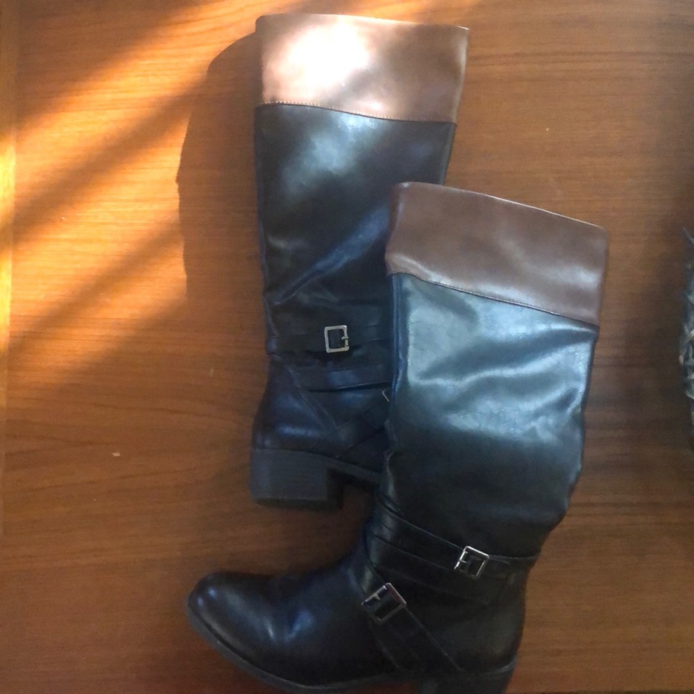 Two-tone boots